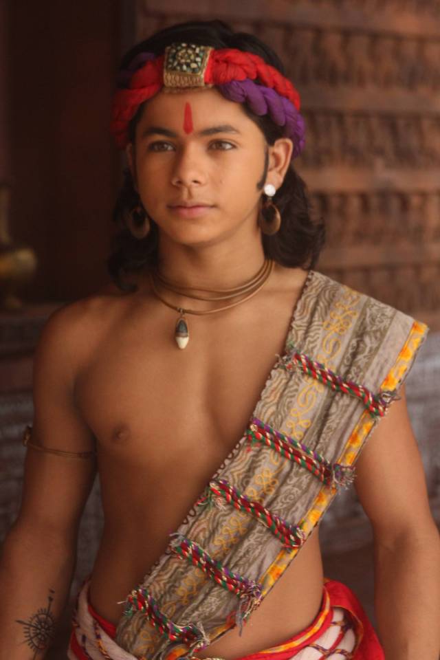 Mê đắm với vẻ đẹp soái ca của nam thần 18 tuổi phim Ashoka Đại Đế